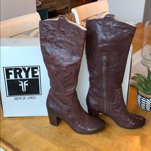 FRYE Carson Mid Heel Tab boot 8.5M